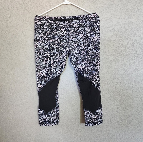Lululemon Capri Floral mesh back and pockets size 10 - Picture 3 of 6